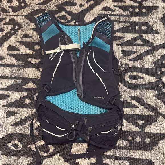 Osprey Black and Blue Dyna15 Sporty Durable Design - Picture 2 of 3